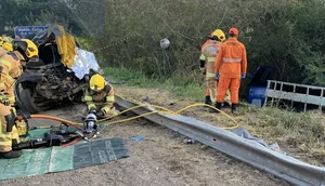 Homem morre após colisão entre carro e caminhão boiadeiro em Itabaiana