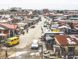 Ataque armado na Nigéria resulta no sequestro de dezenas de estudantes