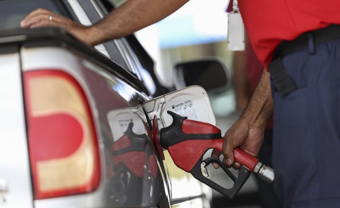 Abastecimento de veículos ficou mais caro:  semana terminou com diesel comercializado a R$ 7,08