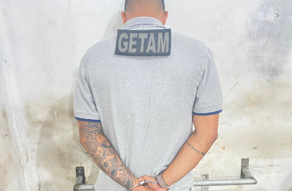 homem preso / Foto: Reprodução: Foto/ Redes Sociais