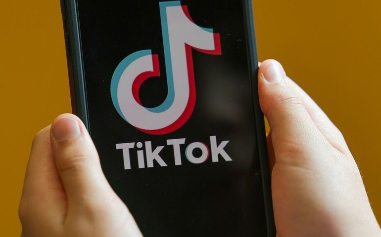 Presidente Lula sanciona lei que restringe uso de celular nas escolas