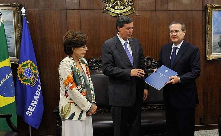 Renan recebe relatório final da Comissão Nacional da Verdade