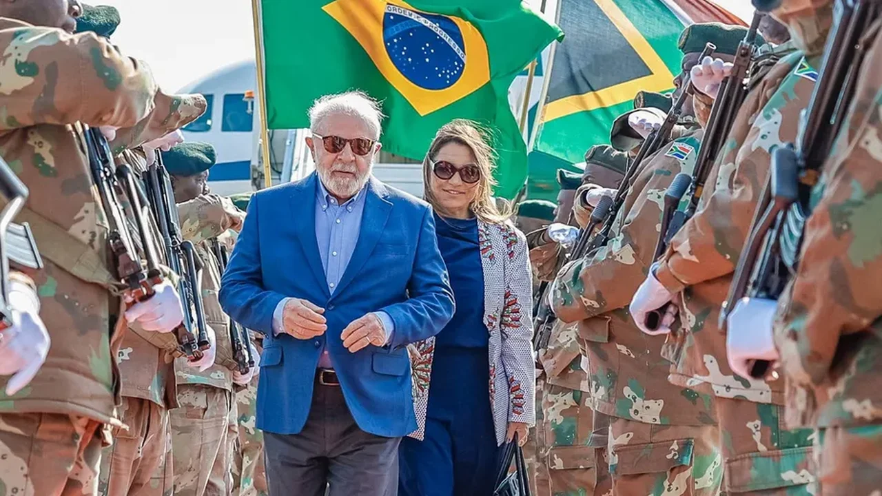 Lula fecha périplo à África em São Tomé e Príncipe, para reunião de líderes de países de língua portuguesa