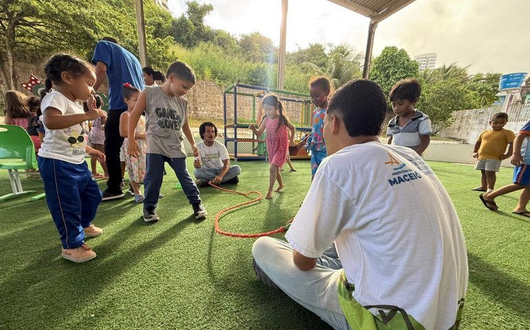 Alurb realiza ação de educação ambiental com crianças do Gigantinhos Poço
