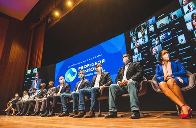 Conheça os novos programas da educação que ofertam mais de 13 mil bolsas para professores e alunos 