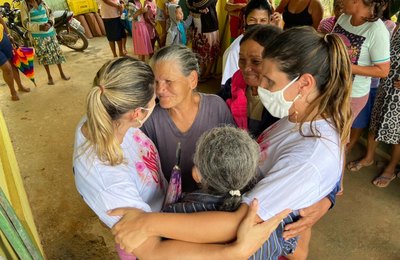 Prefeita Marcela Gomes realiza ação na zona rural de Novo Lino em homenagem ao Dia das Mães