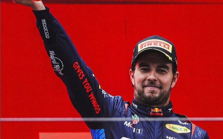 Sergio Perez permanece na Red Bull na F1 com extensão de contrato até 2026