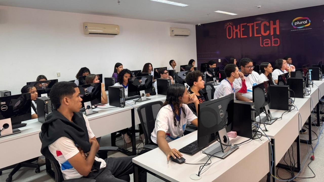 Secti promove workshop para alunos da Escola Estadual Pedro Teixeira em ação do OxeTech Itinerante