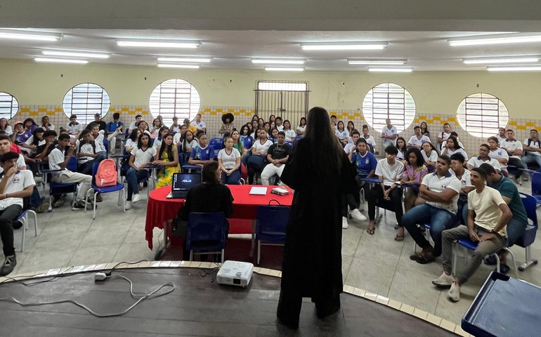 Agosto Lilás: MPAL debate violência doméstica e feminicídio com alunos de Matriz de Camaragibe