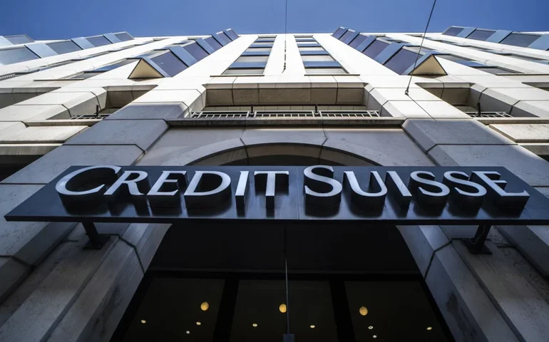 Na Suíça, investigação conclui que crise do CS refletiu má gestão e apoia compra pelo UBS