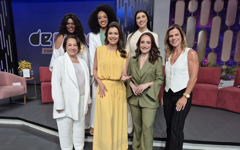 Amanda Françozo fala de menopausa com convidados em seu programa