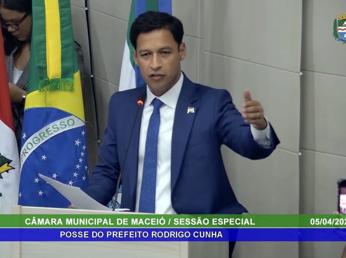 Rodrigo Cunha toma posse oficialmente como prefeito de Maceió em sessão na Câmara de Vereadores