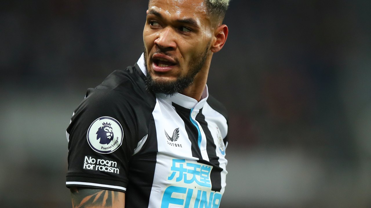 Joelinton sofre lesão e deve desfalcar Newcastle por seis semanas