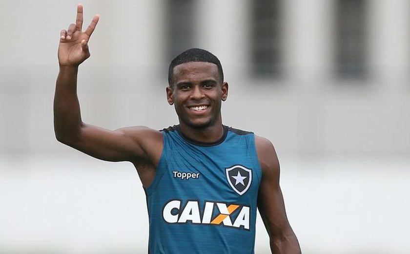 Botafogo renova contrato com atacante Ezequiel, cria das categorias de base