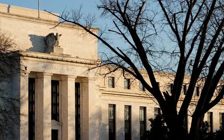 Dados sugerem risco de enfraquecimento do mercado de trabalho maior que o esperado, diz Fed