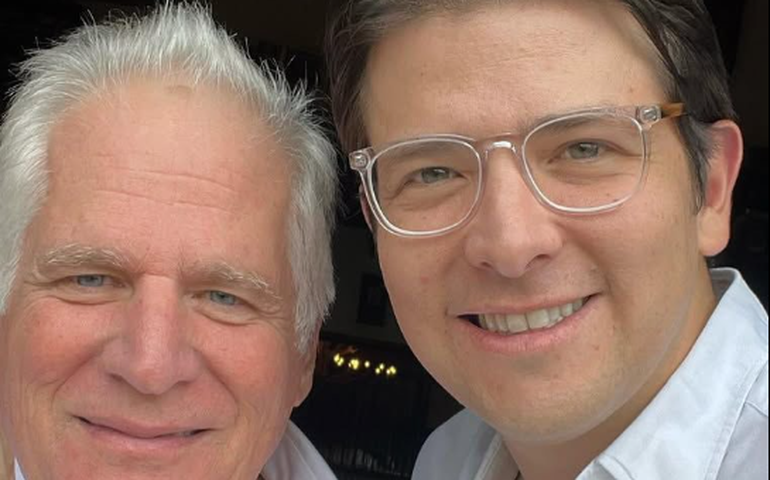 Pai de candidato morto a tiros na Colômbia lança campanha presidencial