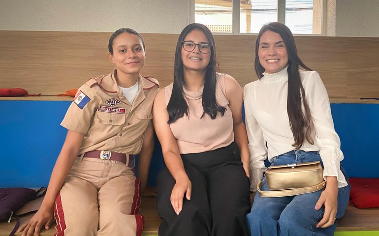 Alunas que vão representar Alagoas no Parlamento Juvenil do Mercosul se preparam para viagem