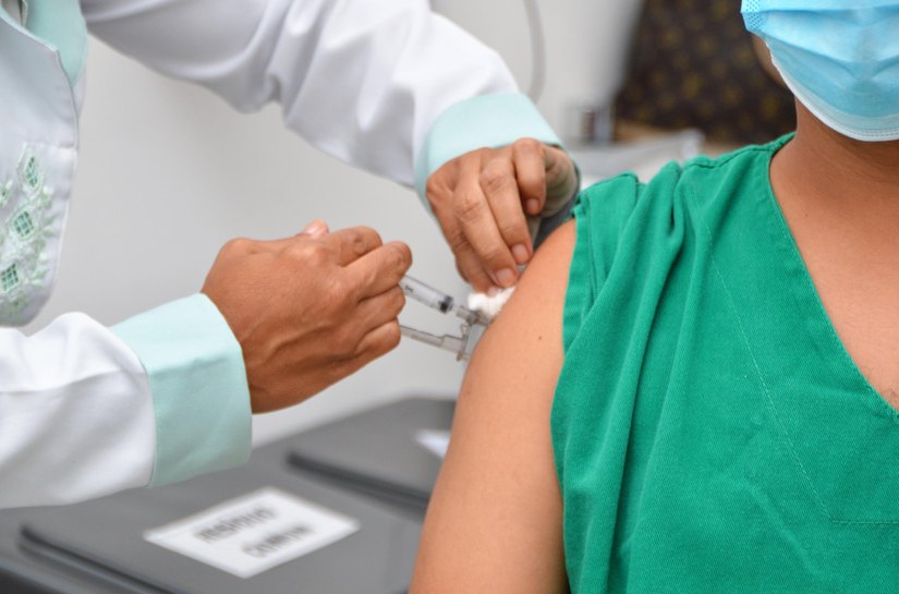 Sesau orienta a população sobre importância de manter atualizado o Cartão de Vacinação