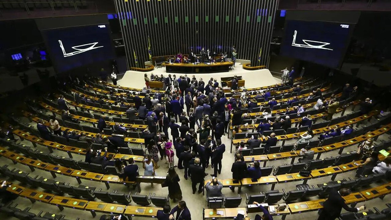 Câmara aprova tributação mínima de 15% sobre lucros de multinacionais