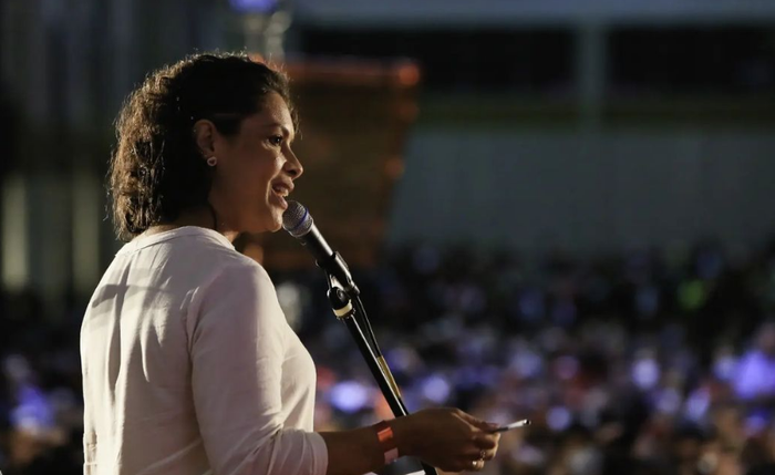 Charlene Araújo durante evento com Lula em Maceió