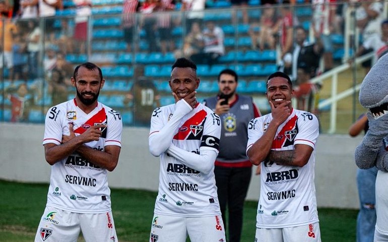 Ferroviário ganha da Ferroviária e se sagra campeão invicto da Série D