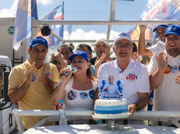 Líder nas pesquisas, Renan Calheiros celebra aniversário de Alagoas em caravana pelo Litoral Norte