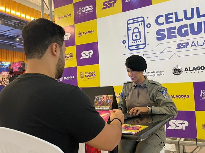 Após abordagem, PM prende homem com celular furtado em Maceió