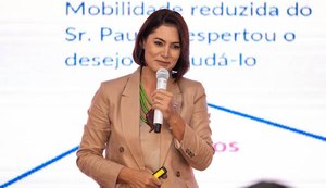Michelle Bolsonaro mudou estratégia de lançamento devido a embates com Flávio