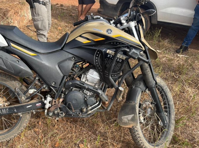 PM recupera moto roubada e apreende drogas em Arapiraca