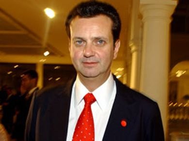Gilberto Kassab dobrou os joelhos para aceitar Jesus