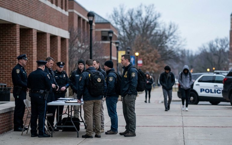 Suspeito de tiroteio na Universidade Brown segue foragido