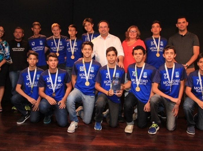 Escolas destaque no esporte são homenageadas pelo Governo do Estado