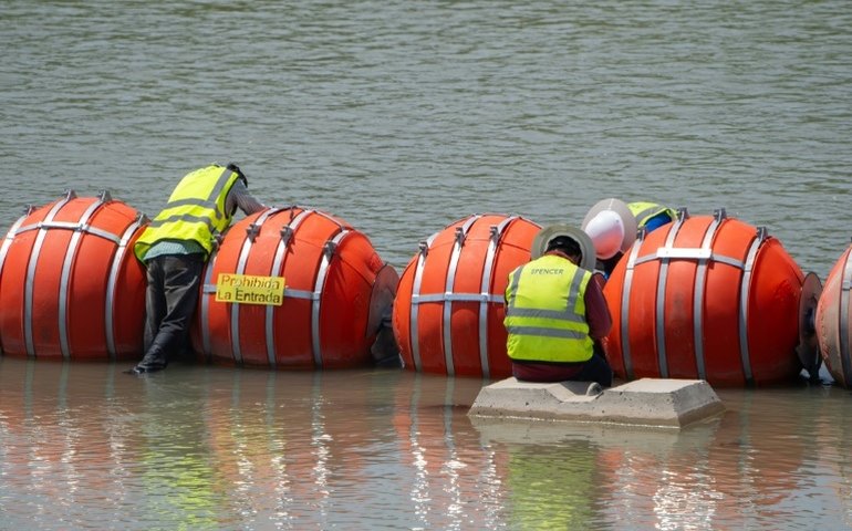 Tribunal federal dos EUA ordena que Texas remova boias antimigrantes