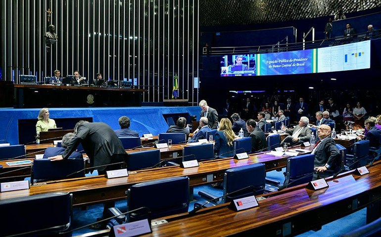 Em mais de três horas, senadores questionam presidente do BC