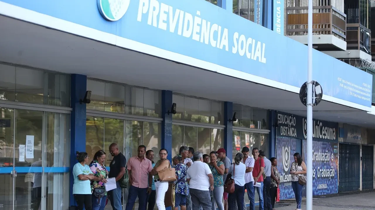 Previdência: Fila do INSS ultrapassa 2,447 milhões em junho de 2025