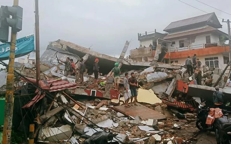 Terremoto de magnitude 5,5 atinge leste do país e deixa ao menos 21 feridos