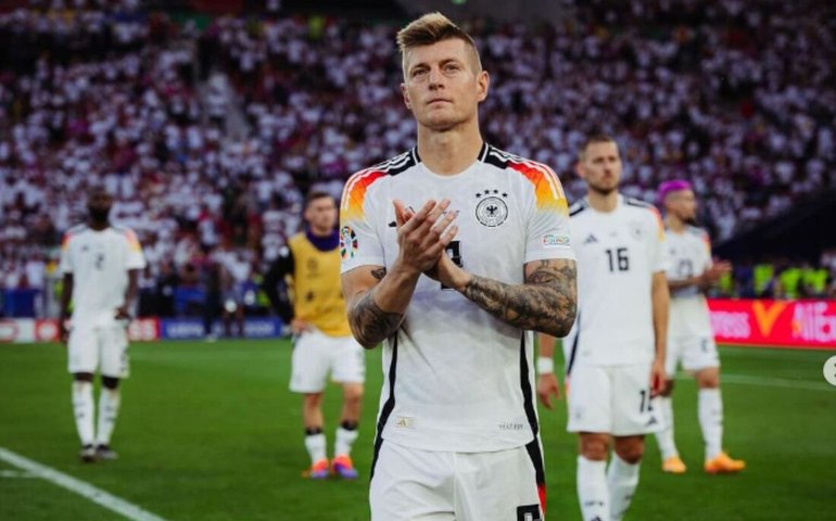 Kroos faz carta de despedida após queda da Alemanha na Eurocopa e quer torcida junto à seleção