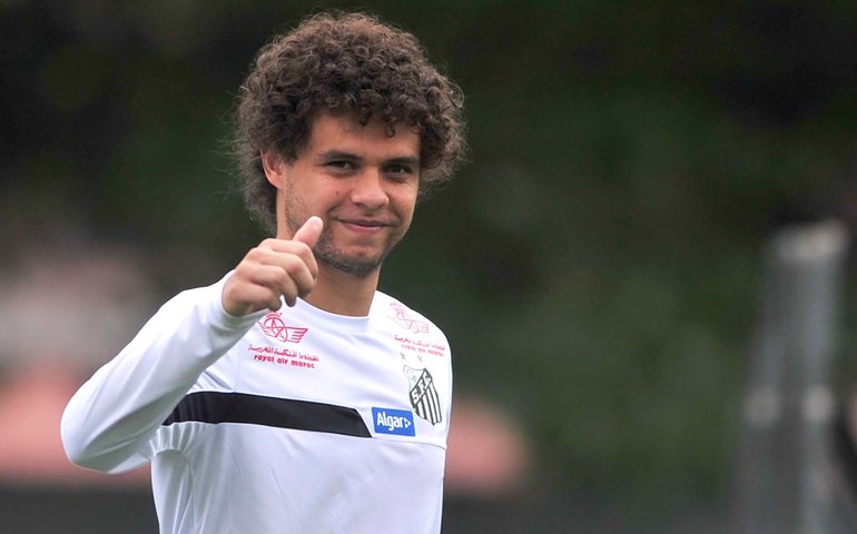 Victor Ferraz ataca Conmebol e diz que pensou em se aposentar após queda santista