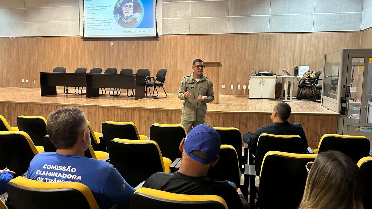 Banca Examinadora do Detran recebe instrução para atender candidatos em Libras