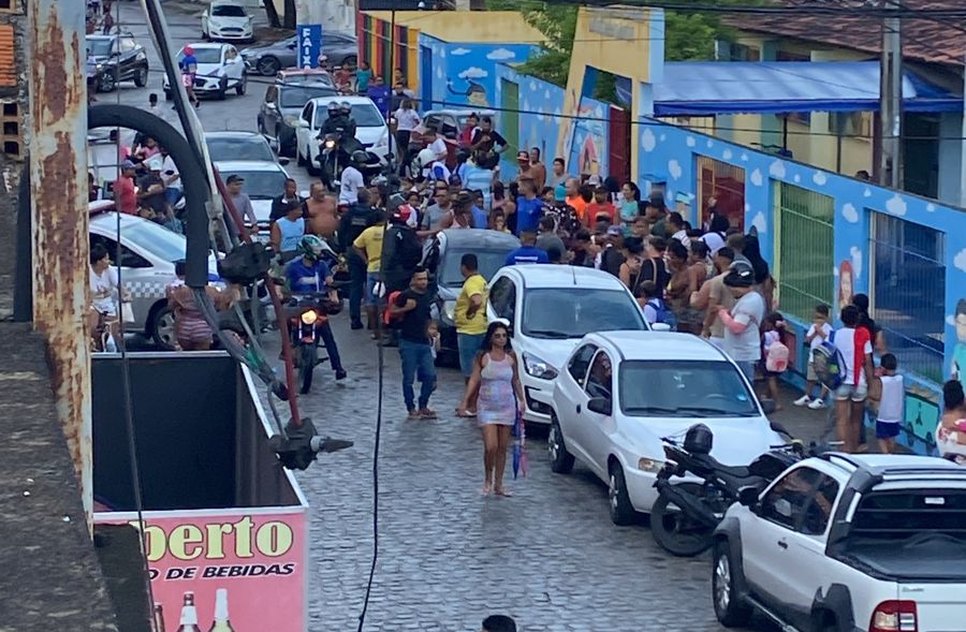 Funcionário é morto a tiros na porta de escola em Aracaju