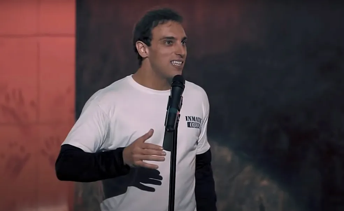 O comediante Léo Lins