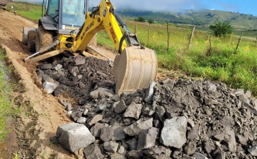 Prefeitura de Branquinha segue realizando serviços de recuperação das estradas