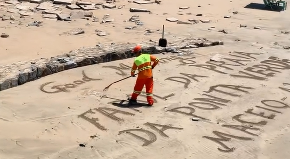 “Good morning” na areia: George transforma intervalos em arte na Ponta Verde