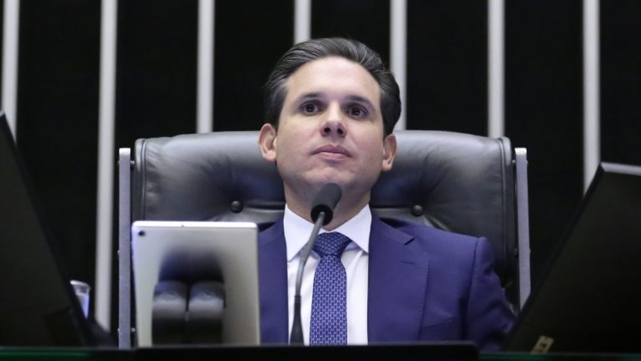 Projeto prevê ampliação do limite para faturamento e contratação de MEIs, afirma Hugo Motta