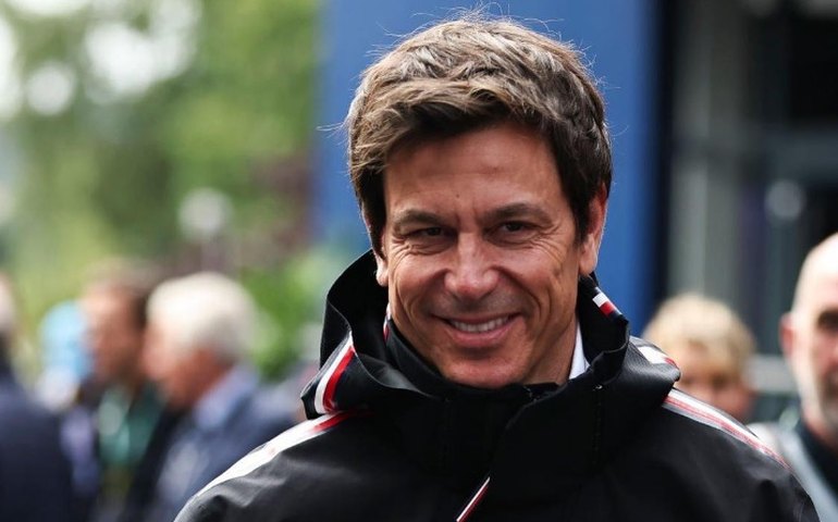 Toto Wolff quer colocar Mercedes na briga pelo título da F-1 em 2024: 'Há luz no fim do túnel'