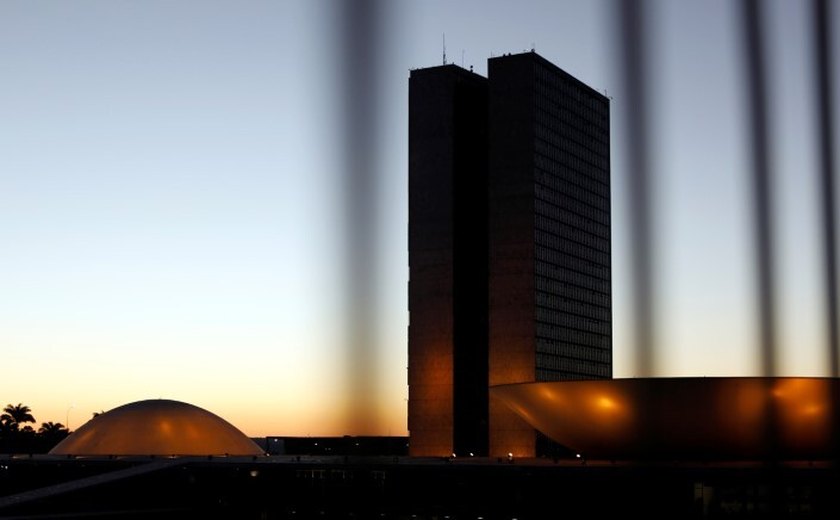 Frente quer incluir atuais servidores e magistrados na reforma administrativa