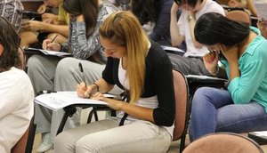 ESTUDANTES