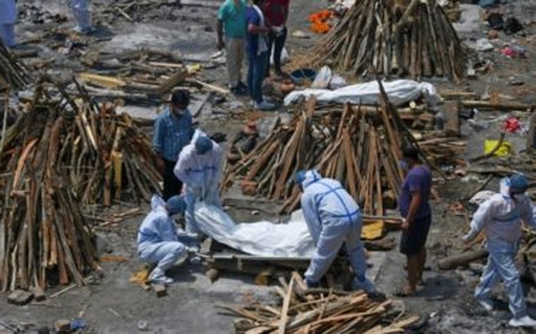 Índia ultrapassa marca dos 300 mil mortos por covid-19