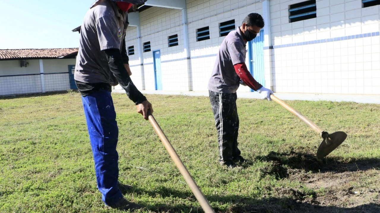 Seris e Seduc iniciam parceria para reforma estrutural em escolas da rede estadual