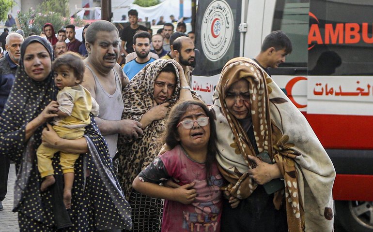 Mísseis israelenses atingem hospital em Gaza deteriorando a situação humanitária no enclave